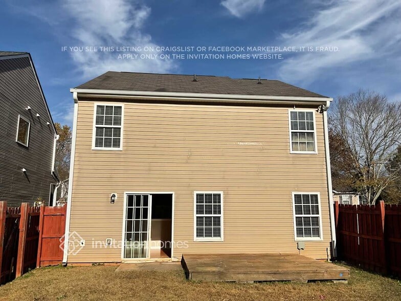 Building Photo - 2440 Sheldon Pl