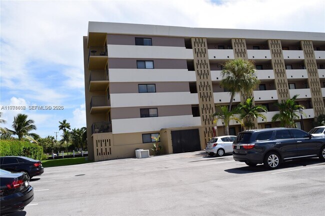 Building Photo - 301 Golden Isles Dr
