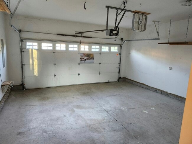 Building Photo - 203 NE 55th Ave
