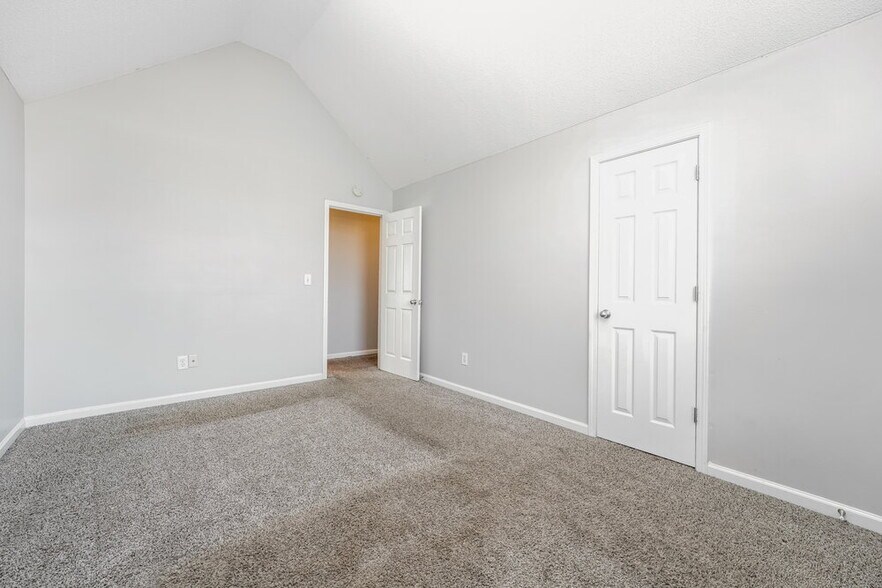 Building Photo - 425 Canoga Ct