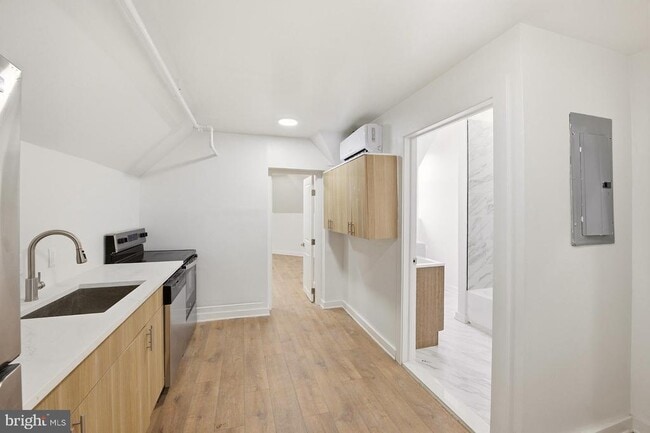 Building Photo - 6012 Ridge Ave