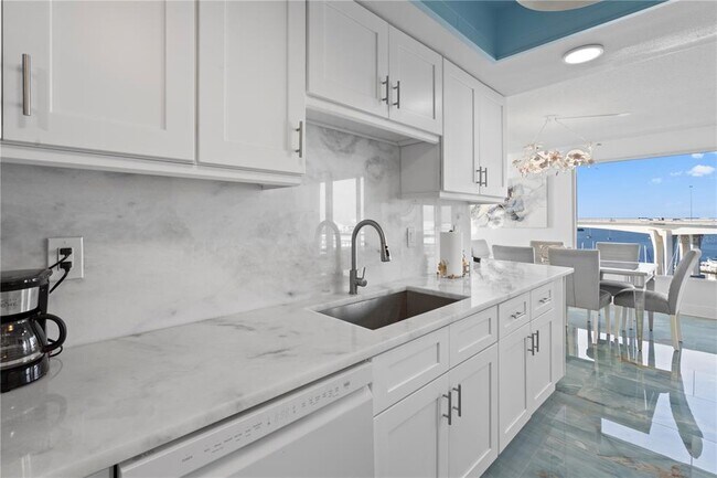 Building Photo - 100 Pierce St