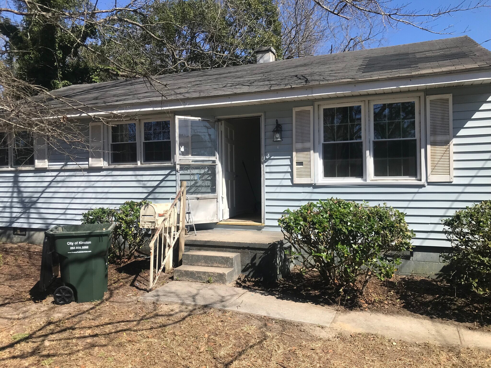 Building Photo - 1403 Hyman Ave