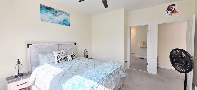 Building Photo - 3 bedroom 2 bath Open Floor Plan!