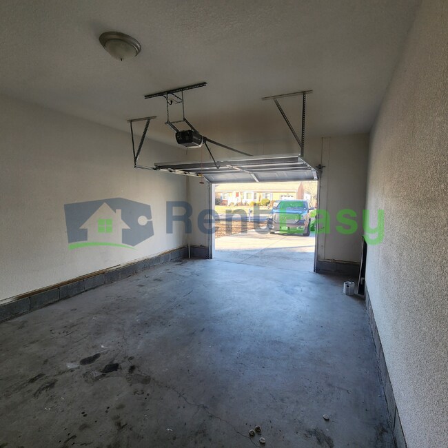 Building Photo - 5201 Askew Rd