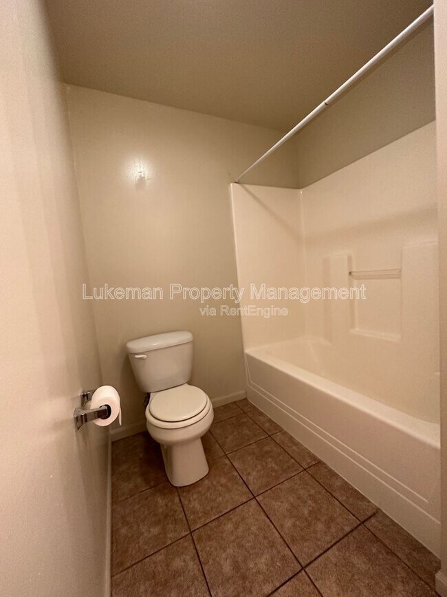 Building Photo - 3103-3105 W Michigan Ave