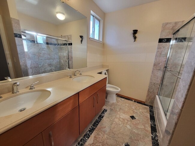 Building Photo - Two Story Duet Located in the Hills of Hercules, CA