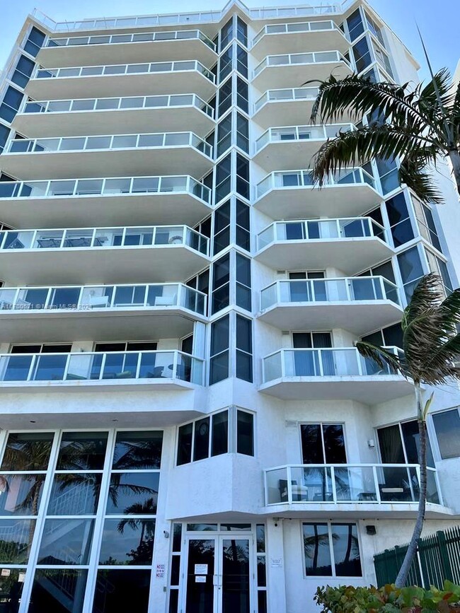 Building Photo - 17275 Collins Ave