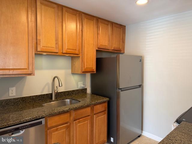 Building Photo - 3175 Summit Square Dr