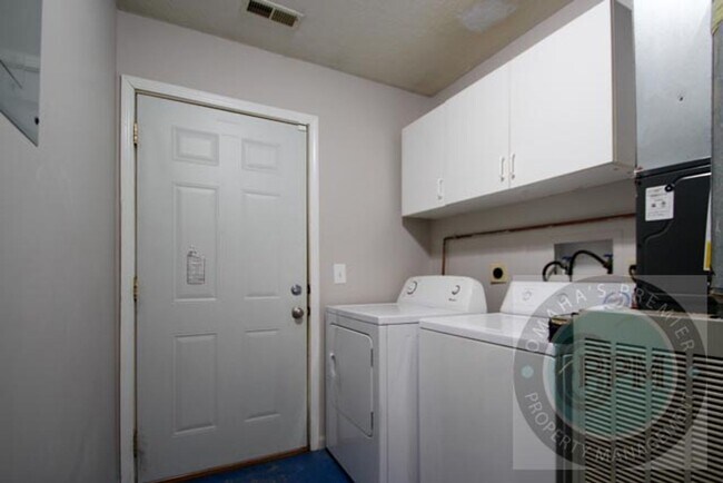 Building Photo - 2 Bed 1 Bath Home in Council Bluffs, IA