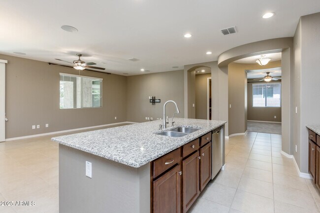 Building Photo - 20673 E Canary Way