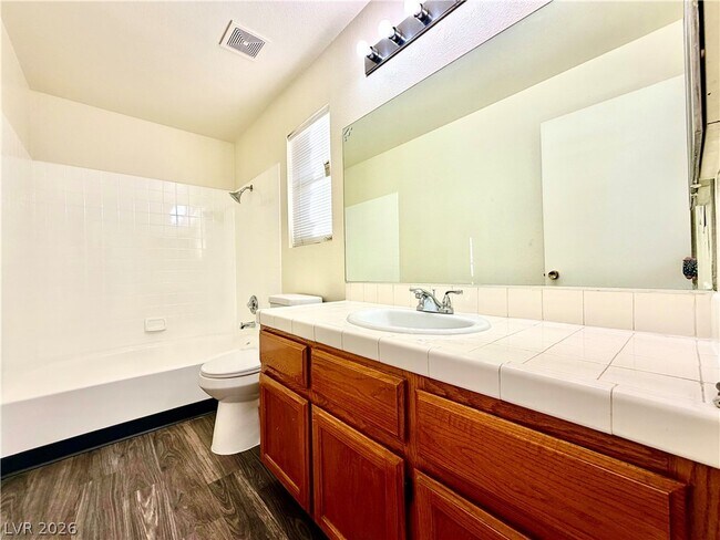 Building Photo - 2063 Waverly Cir