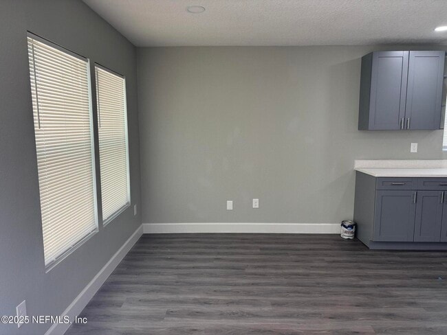 Building Photo - 1963 W 4th St