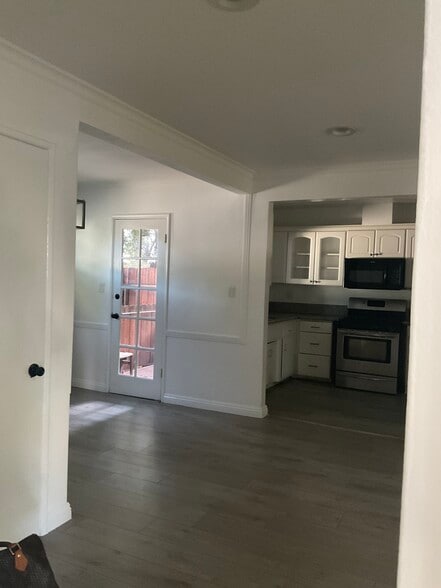 Door to the balcony and gravel patio - 7033 Ramsgate Pl