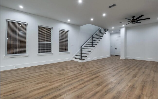 Building Photo - 2343 Hondo Ave
