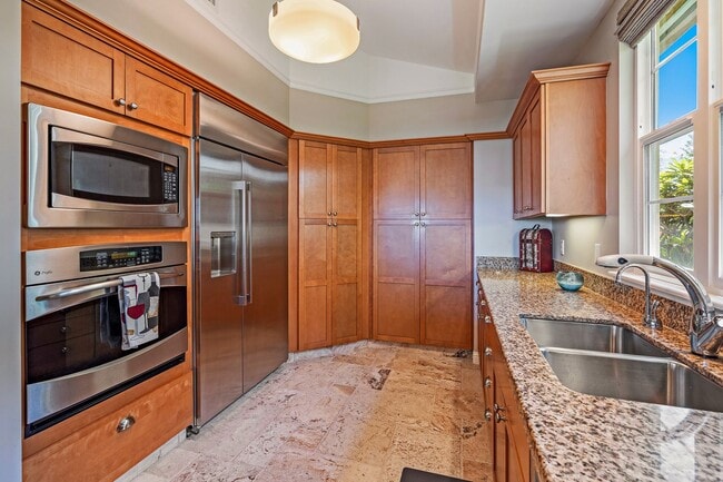 Building Photo - 3-bedroom, 2.5-bath unit | Kai Malu