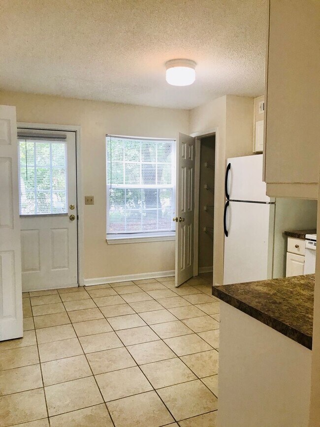 Building Photo - AVAILABLE NOW!! Great 2 Bedroom Townhome! Close CCU, CMC, Shopping, Restaurants & More!