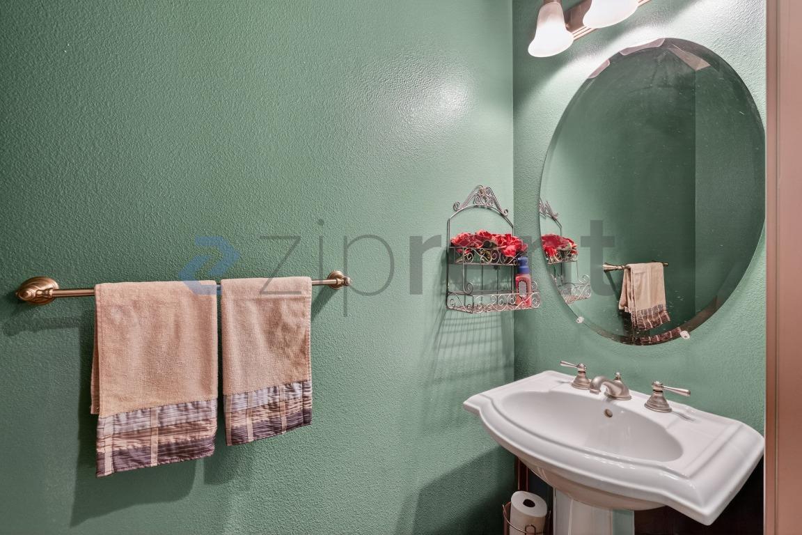 Building Photo - Unit