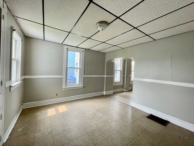 Building Photo - Spacious 4 Bedroom Twin FOR RENT in Bridge...
