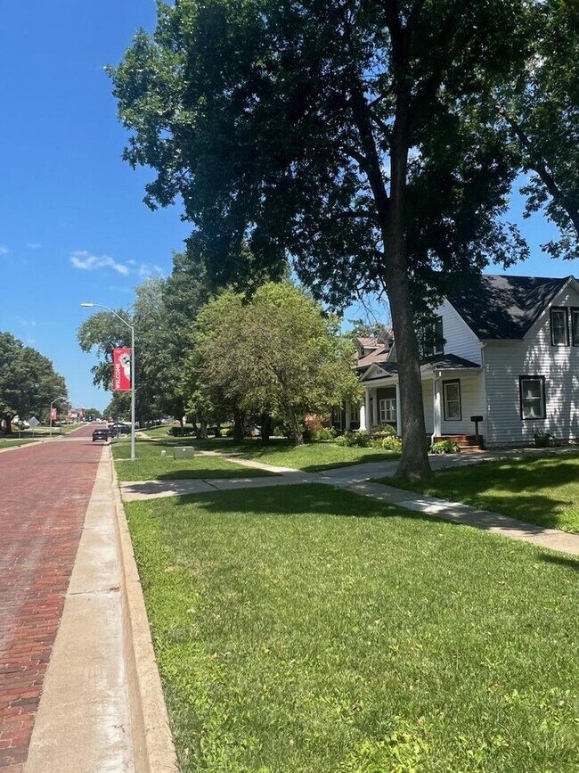 Building Photo - 3 Bed Spacious Home near downtown Pella!