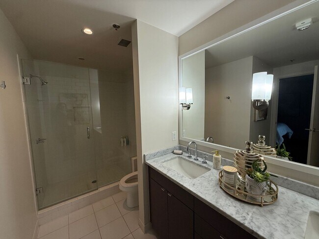 Building Photo - River Market Tower - Unit 1406