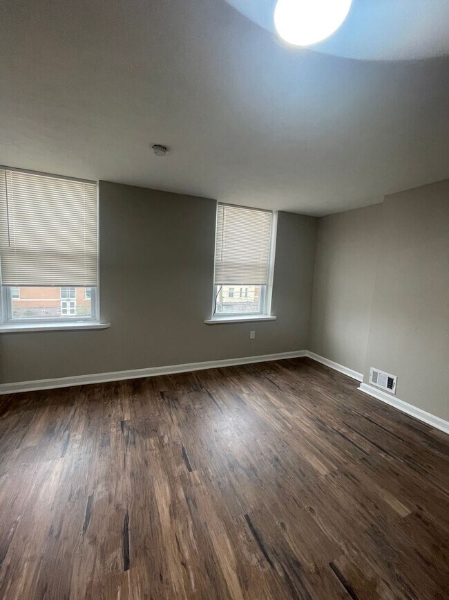 Building Photo - 230 S Negley Ave