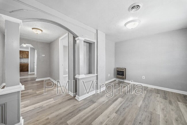 Building Photo - 2213 Maltby Ave