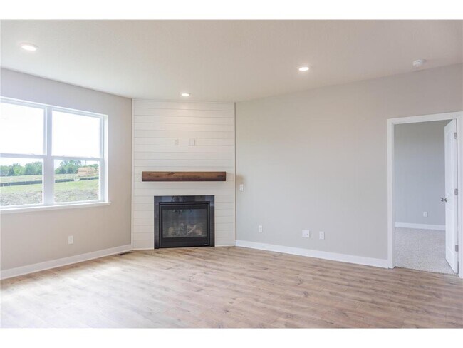 Building Photo - 717 Winterberry Ln