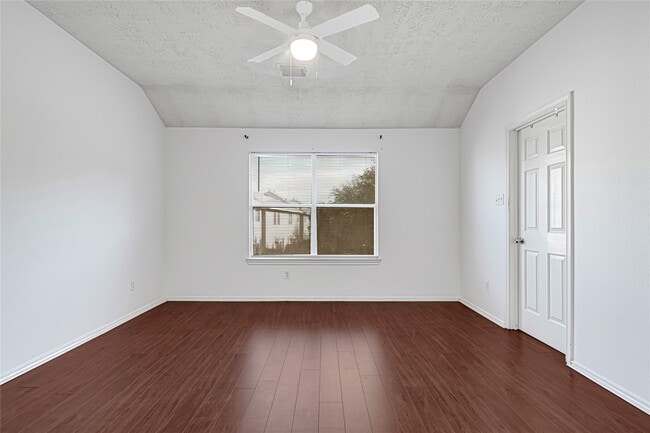 Building Photo - 16106 Greenport Ln