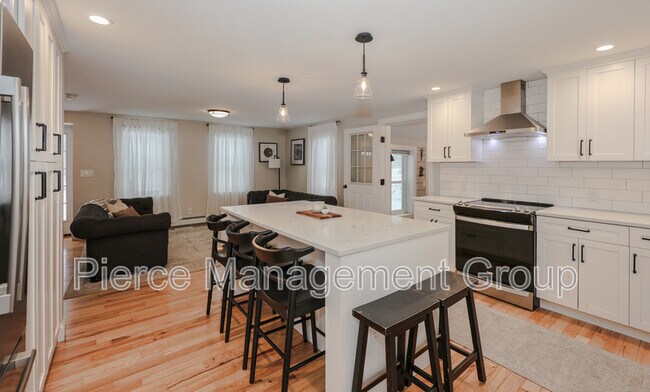 Building Photo - 395 Critchett Rd