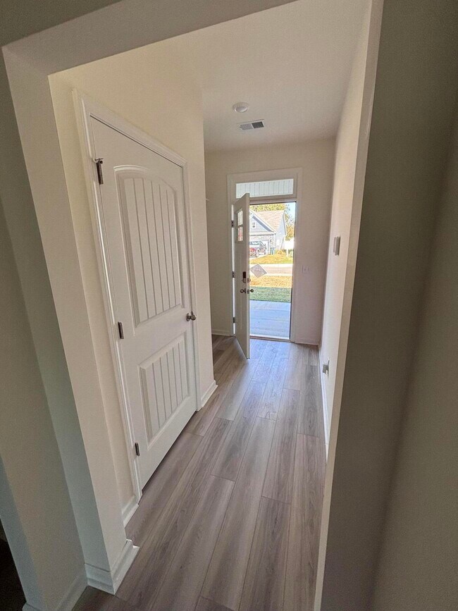 Building Photo - 332 Acorn St