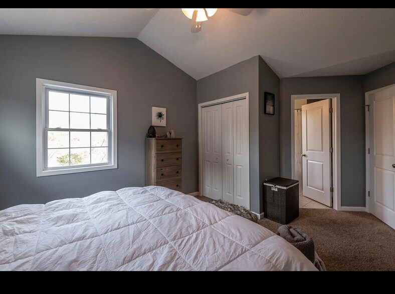 Building Photo - 2554 S Flat Rock Rd