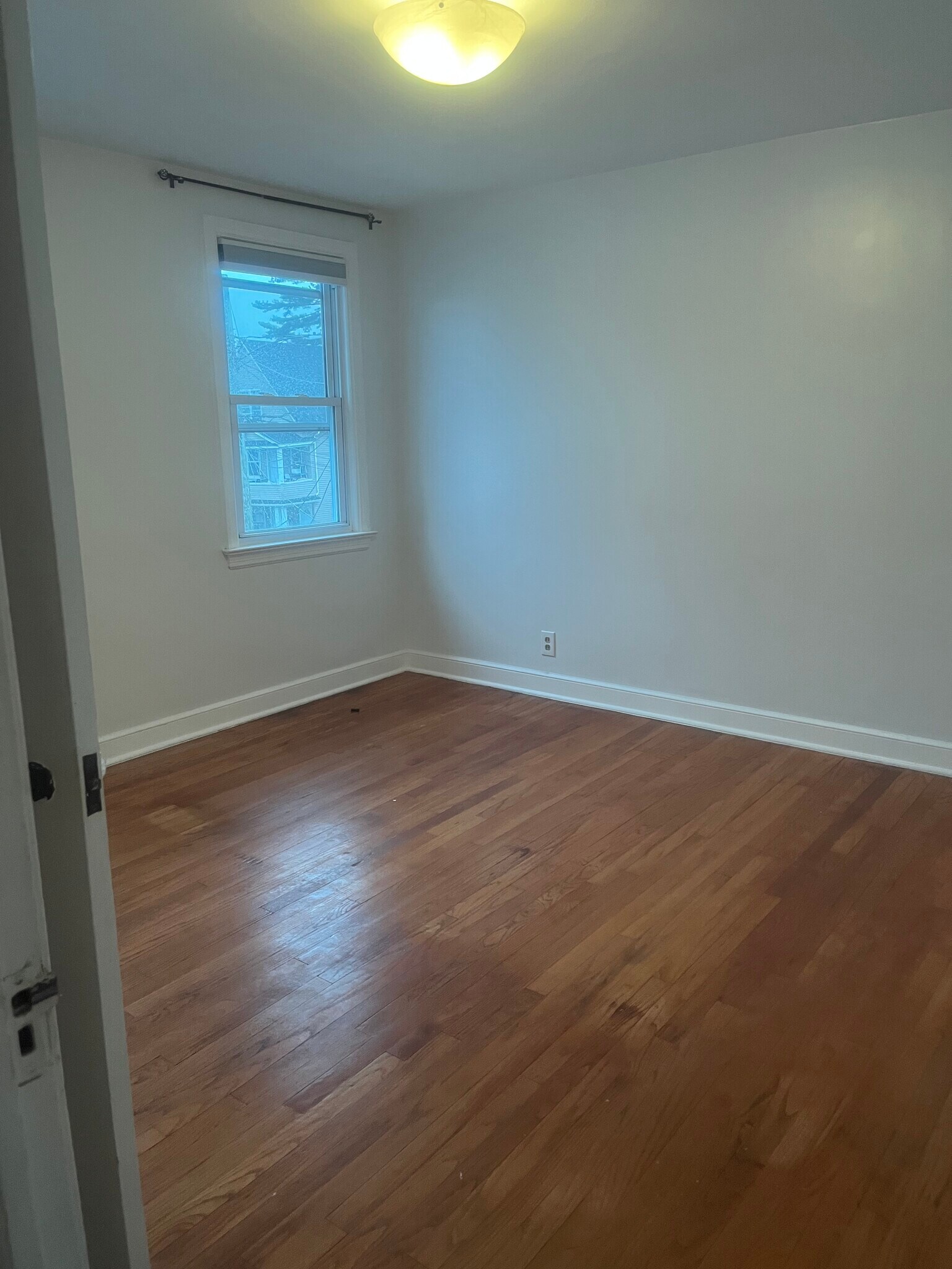 Building Photo - 136 King St