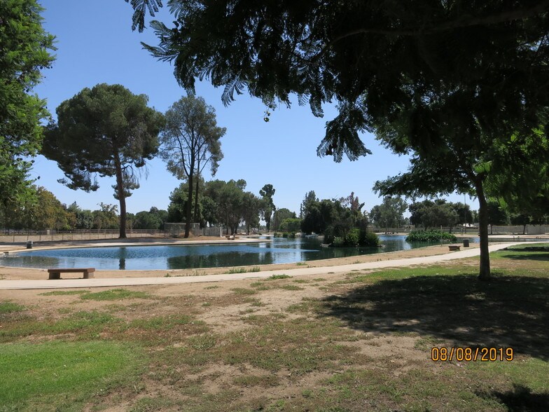 Building Photo - 6545 Reseda Blvd