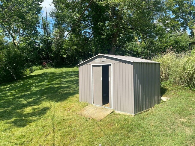 Building Photo - 3 Bedroom Ranch Home Avail August 2026;  Monthly Rent $2,000.