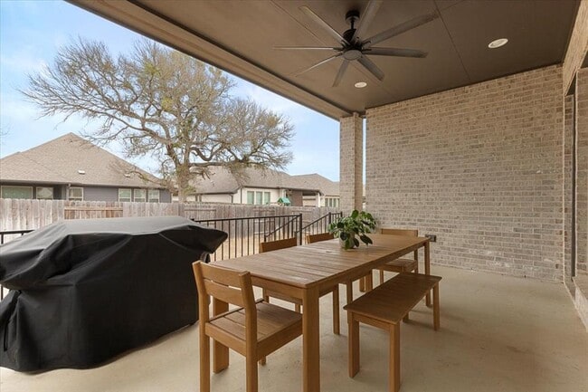 Building Photo - 557 Jefferson Dr