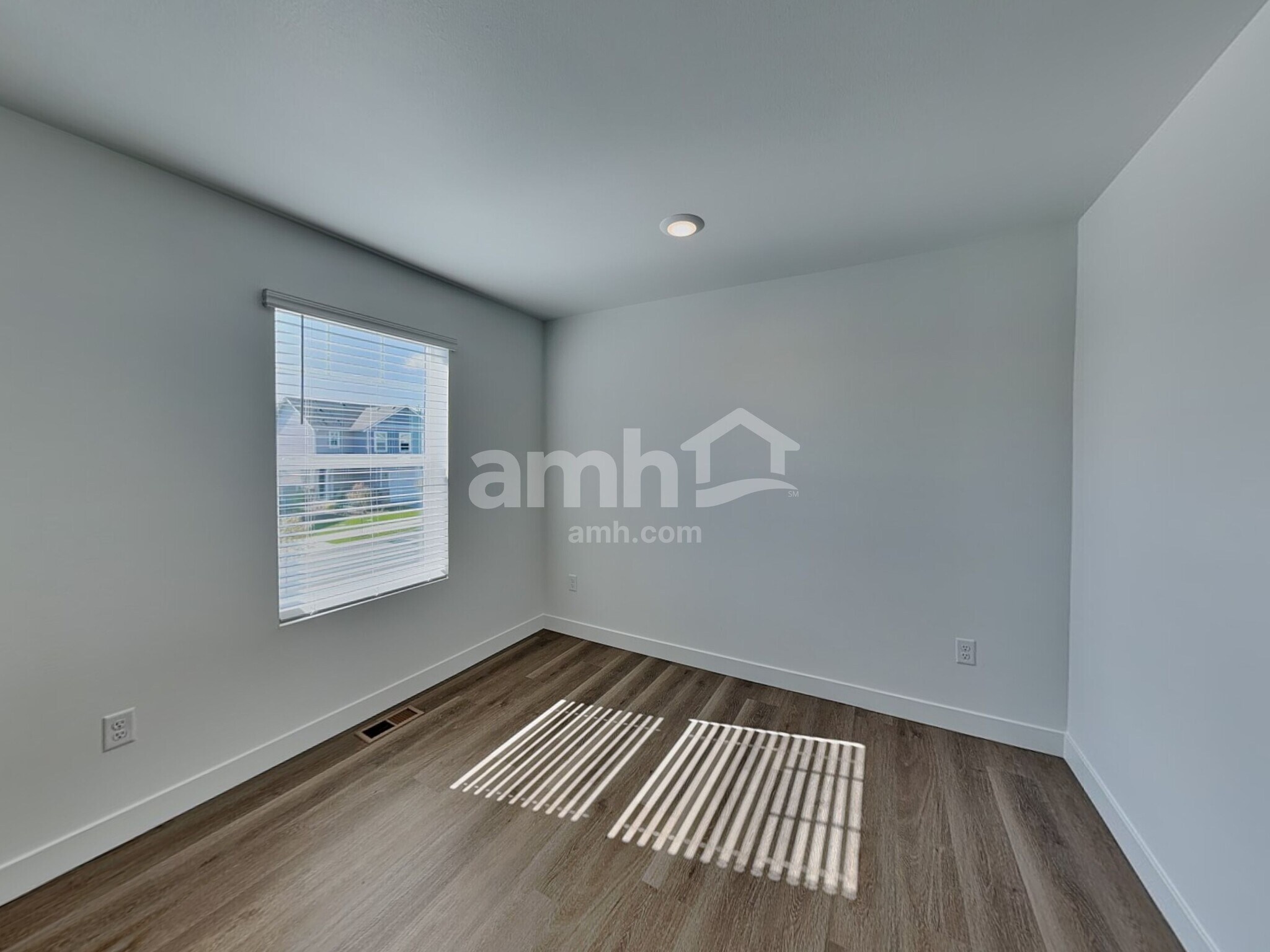 Building Photo - 4847 85th Dr NE