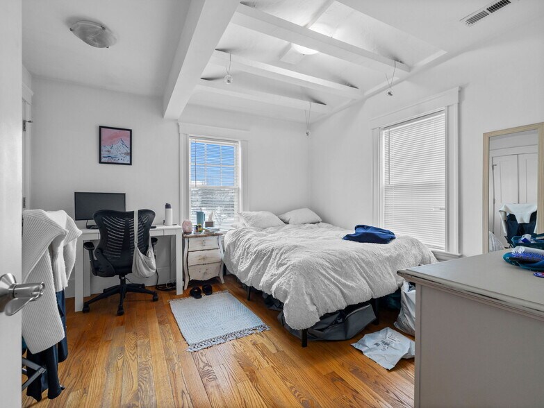 Building Photo - 80 Bowdoin St