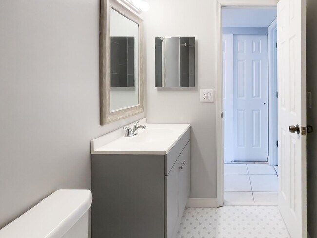 Building Photo - Affordable 2 Bedroom Condo - Water Utility Included