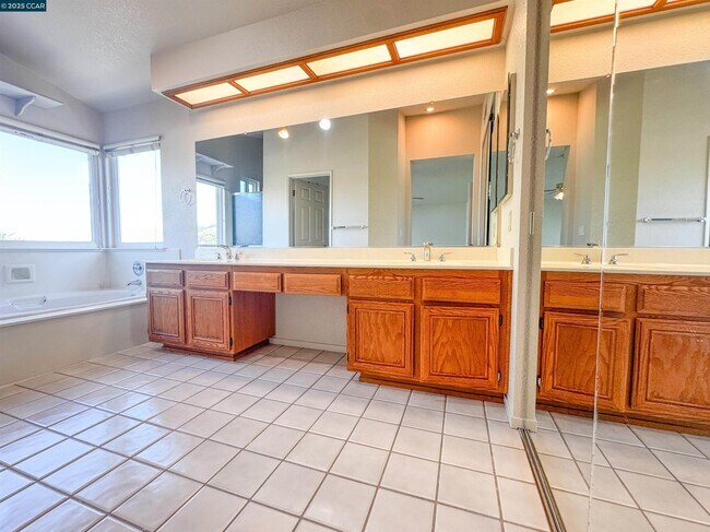 Building Photo - 115 Bermuda Ct
