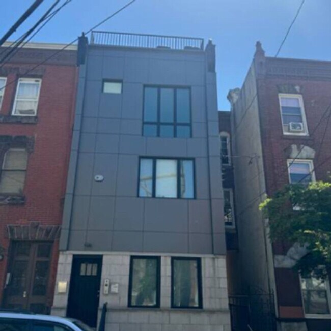 Building Photo - 725 N 17th St