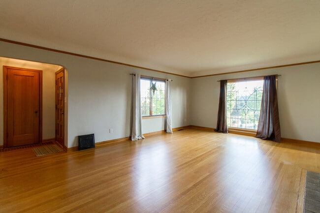 Building Photo - Rose City Park English Tudor with Stunning...