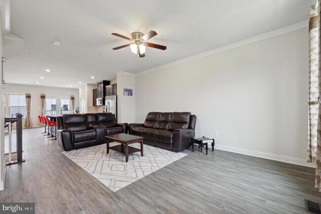 Building Photo - 6070 Fallfish Ct