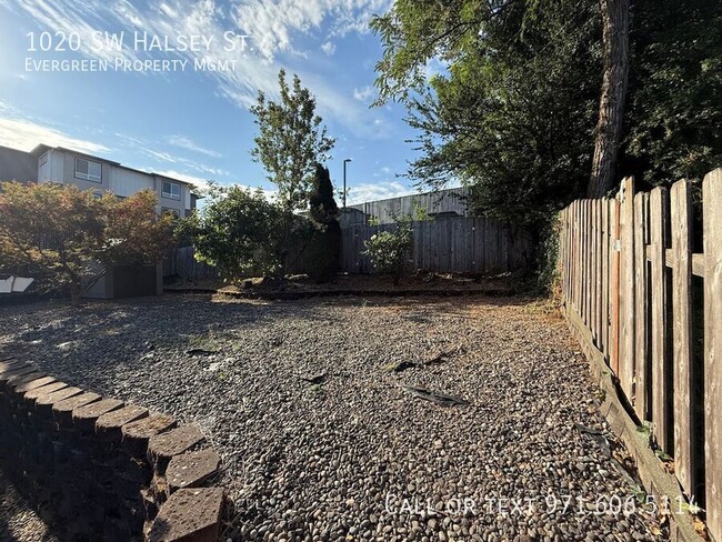 Building Photo - 1020 SW Halsey St