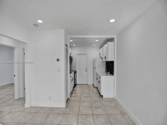 Building Photo - 708 N 20th Ave