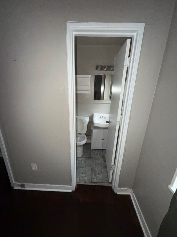 Building Photo - 3018 Oak Forest Dr