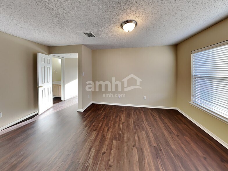 Building Photo - 316 Sunset Oak Dr