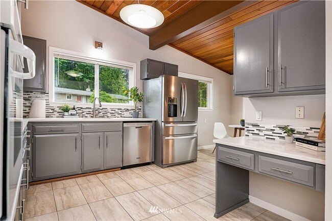Building Photo - Newport Hills 3bed/1bath Home!