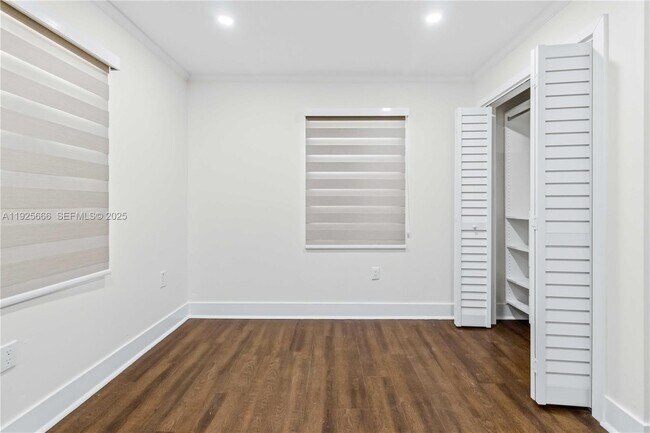 Building Photo - 3240 SW 69th Ave