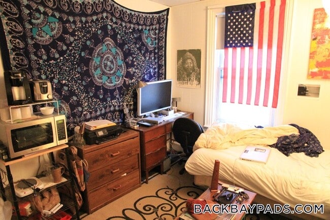 Building Photo - 272 Newbury St